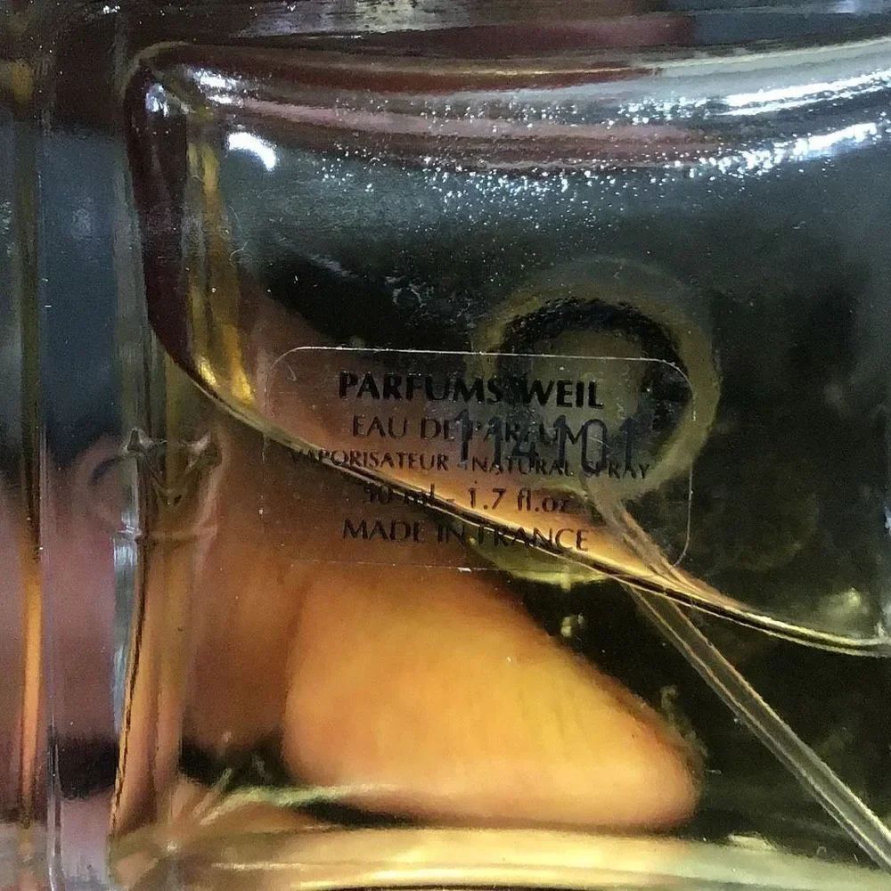 Secret De Weil 1.7 ounce half full - Picture 3 of 3